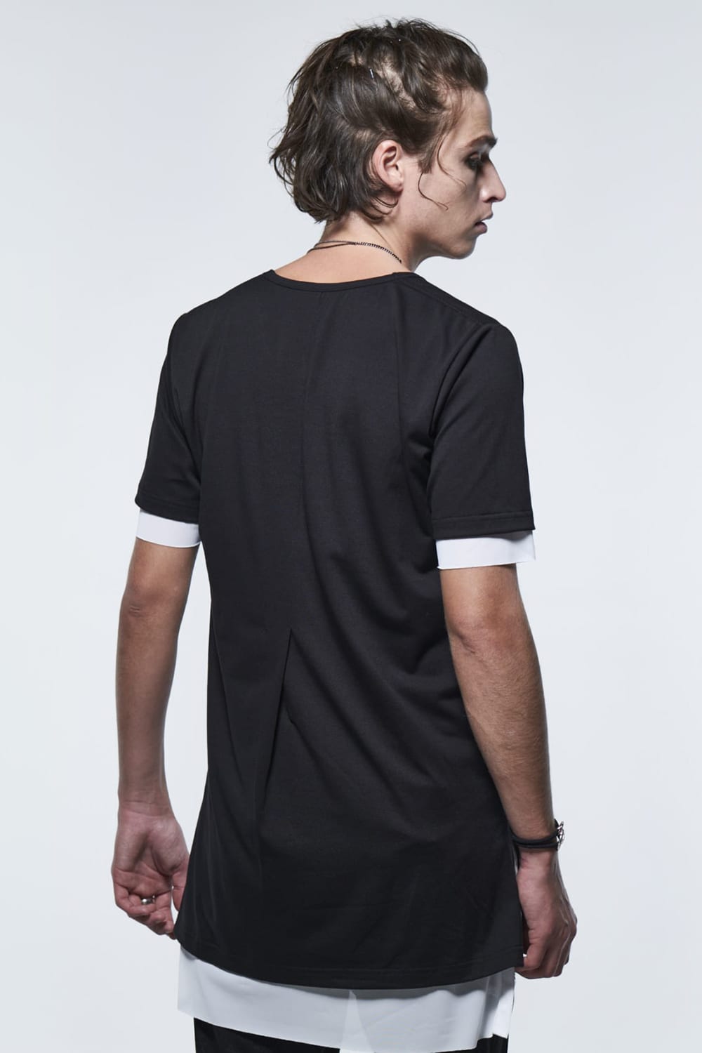 V-neck layered T-shirts Black & White