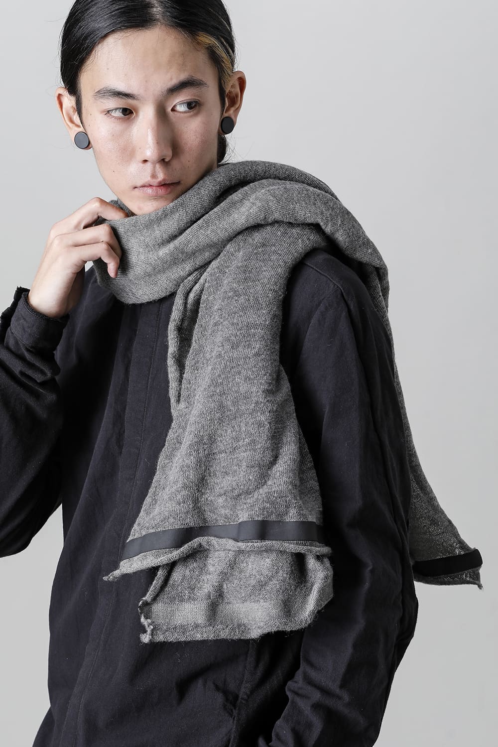 Scarf w/ Thermoadhesive Leather Tapes Plomb Cold Dye