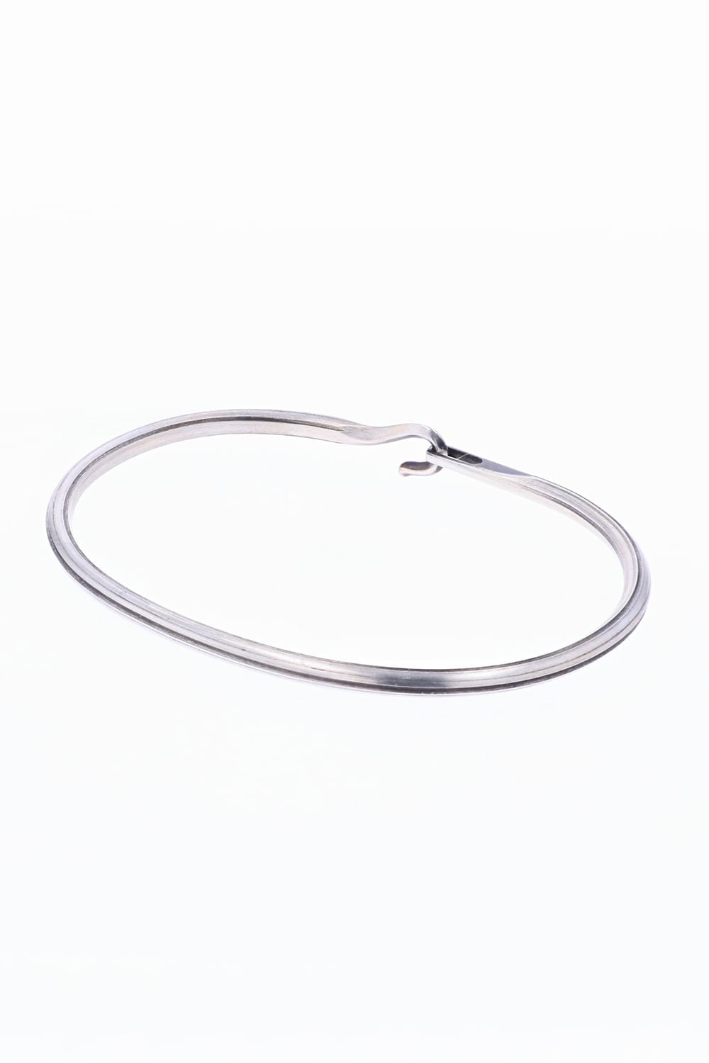 BANGLE SIDE HOOK GROOVE