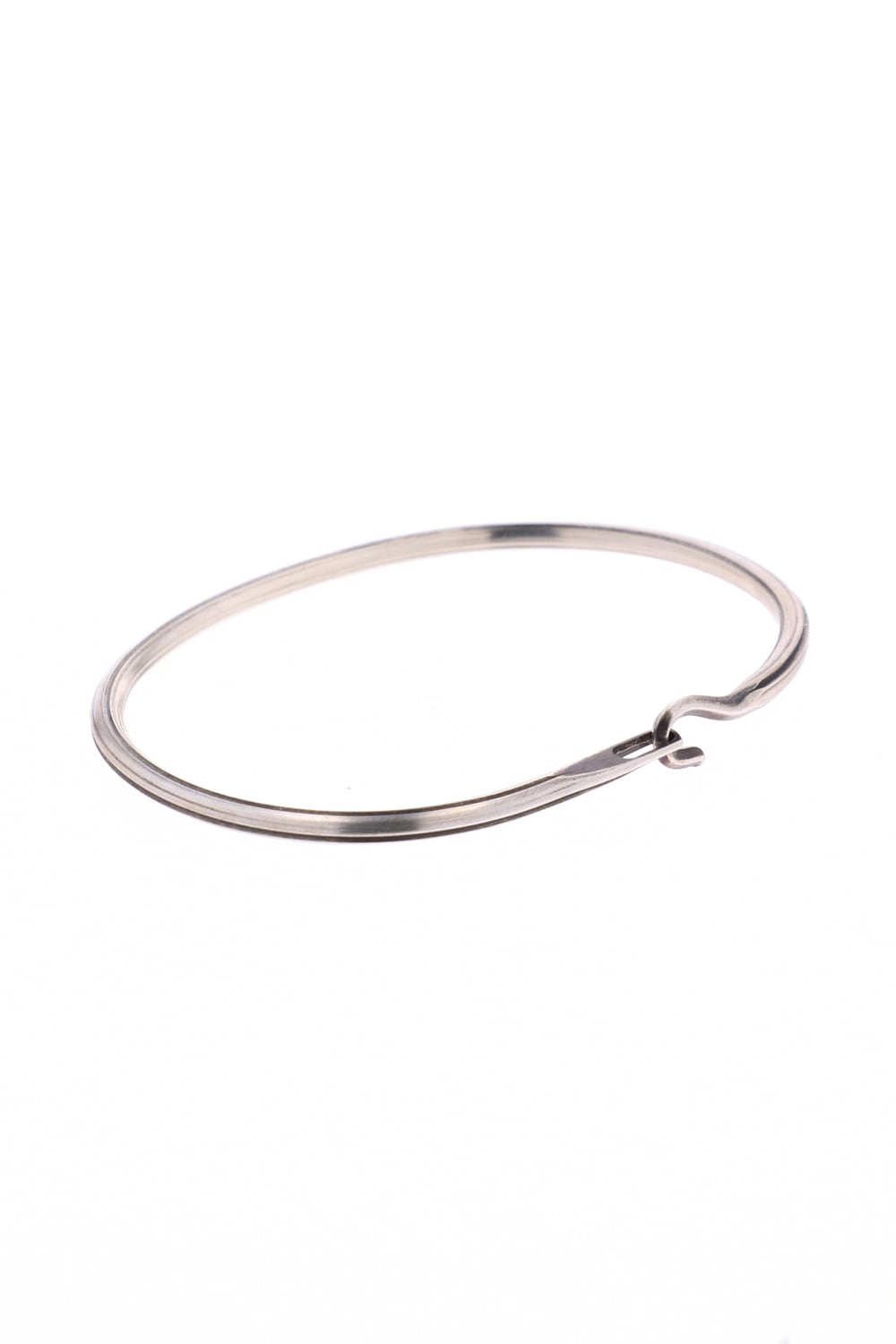 BANGLE SIDE HOOK GROOVE