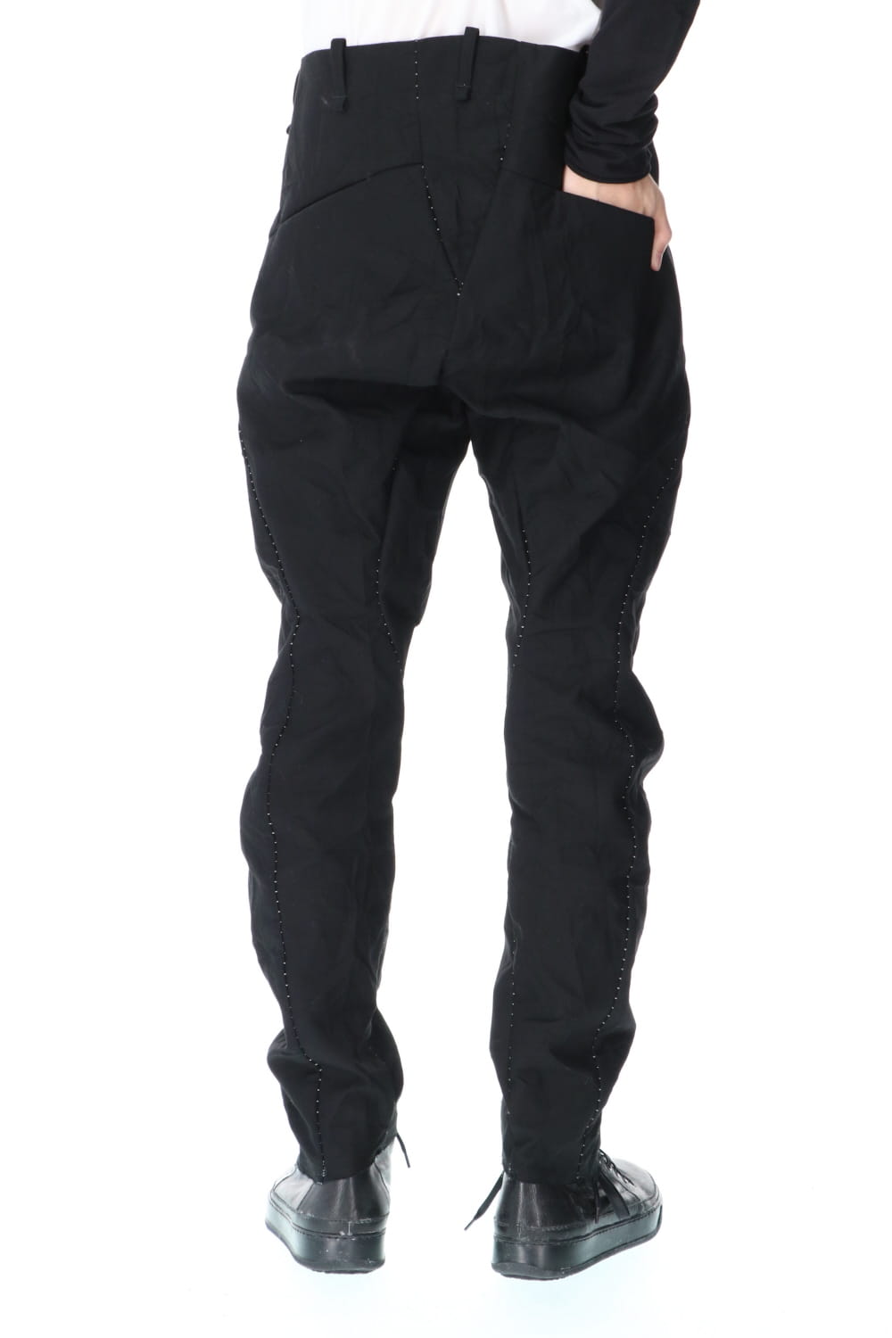 SCRUNCHED CURVED KNEE TROUSERS