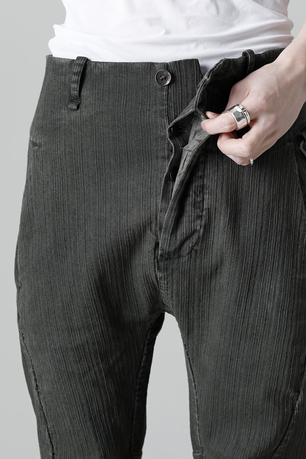 CURVED KNEE PANTS