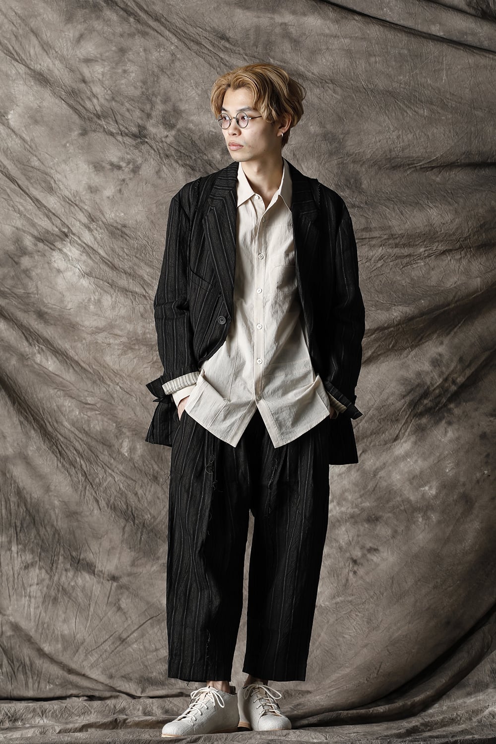 Pleated Drop crotch Cropped trousers Black