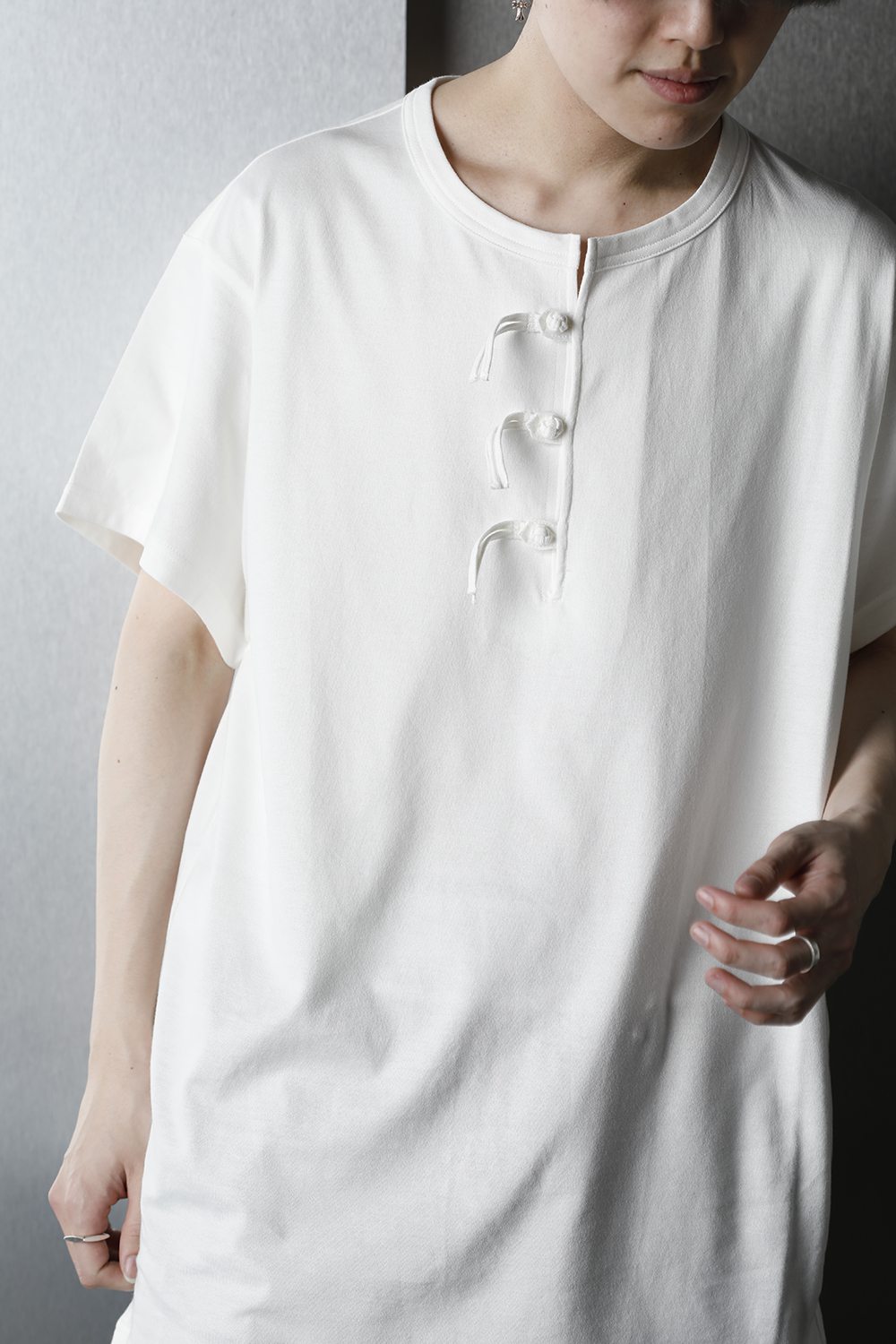 Buddha Button Henry neck Short sleeve T-shirt Off White