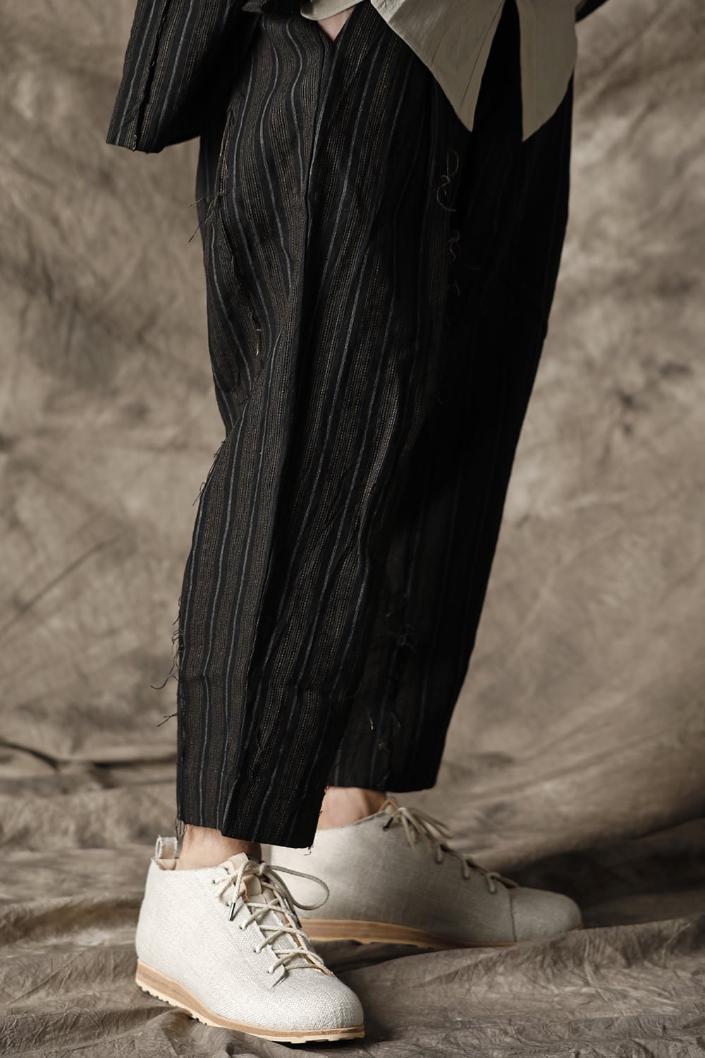 Pleated Drop crotch Cropped trousers Black