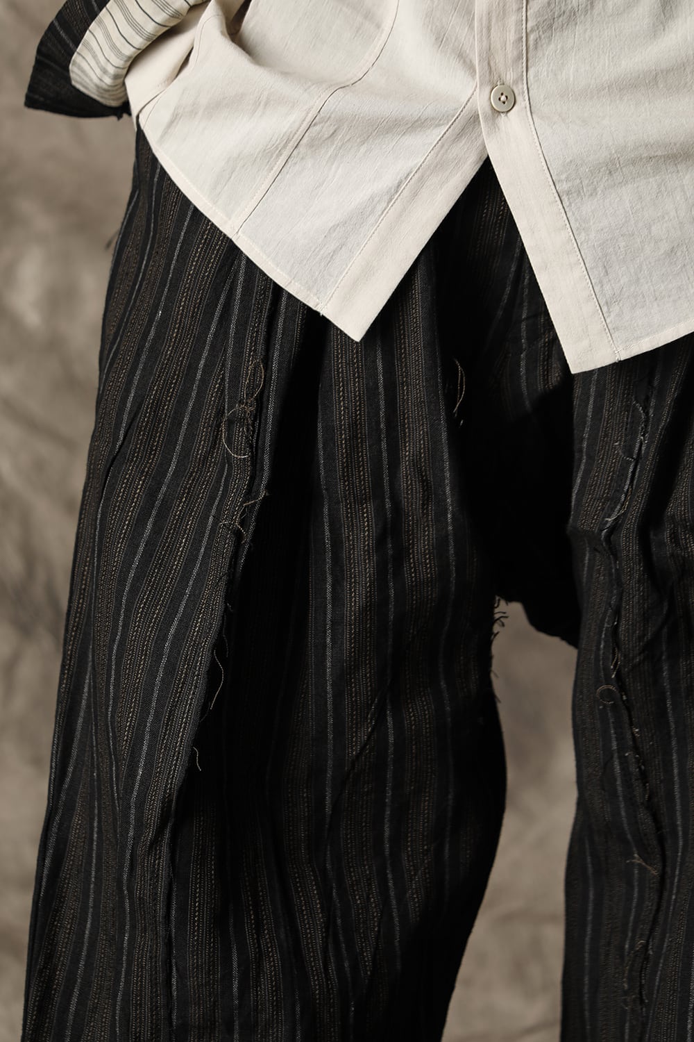 Pleated Drop crotch Cropped trousers Black