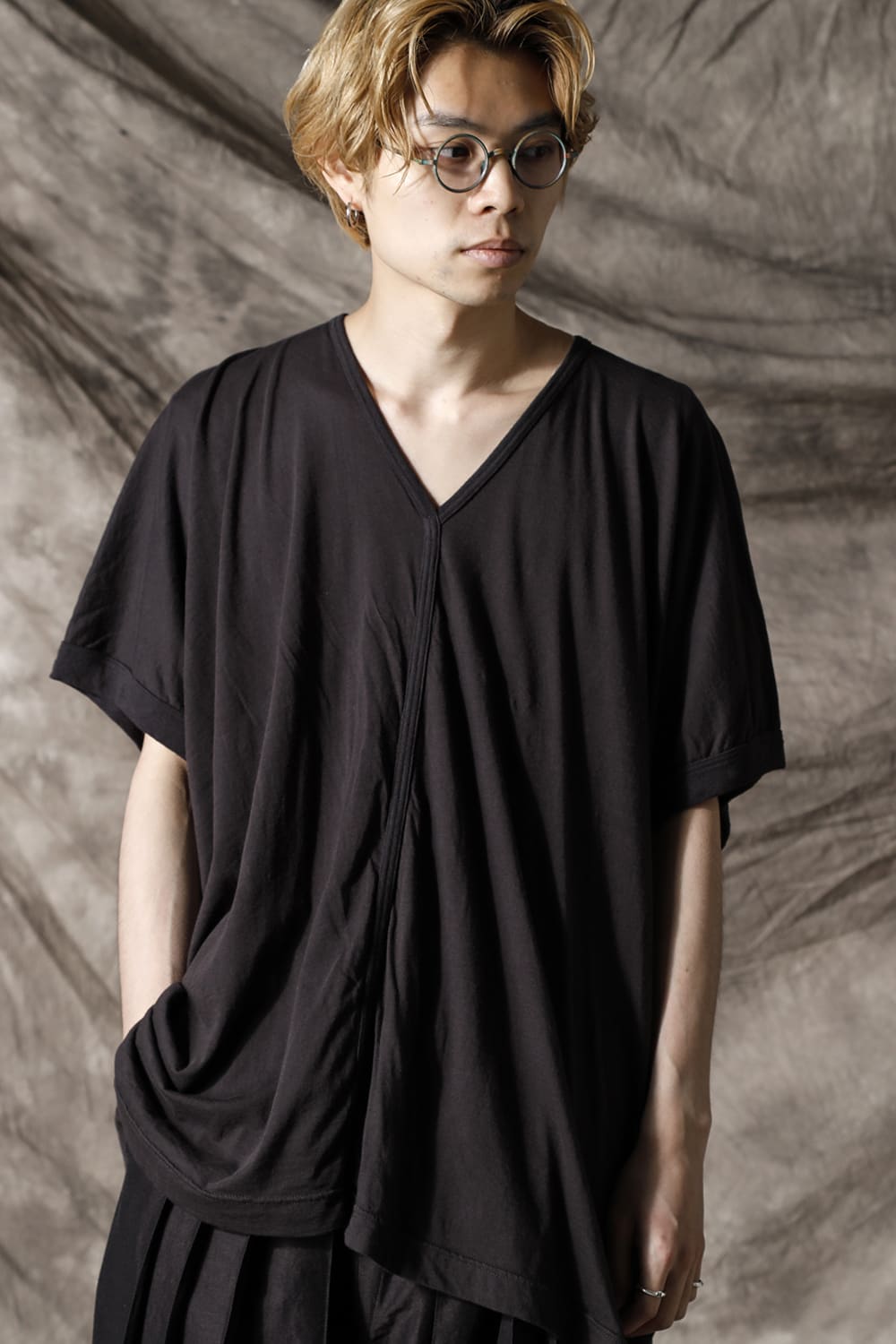 Wide fit V-neck T-shirt Sumi