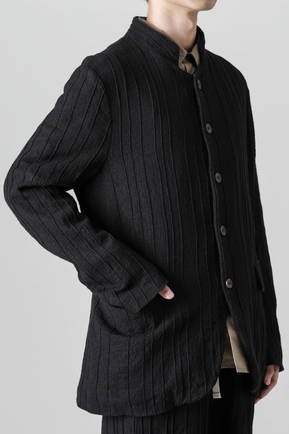 プリーツド ウール スタンド カラー ジャケット