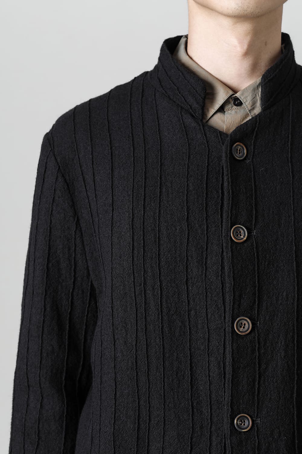 プリーツド ウール スタンド カラー ジャケット