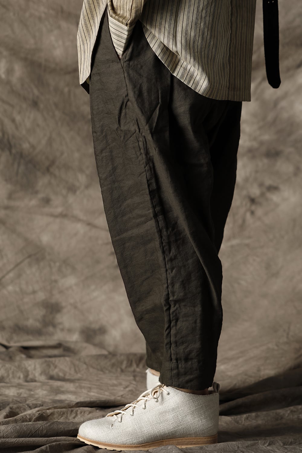 Pleated Drop crotch Cropped trousers Dark Green