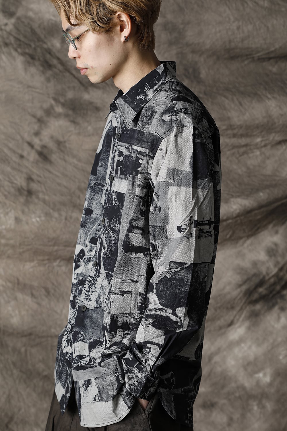 Curved hem Side slit Spread collar shirt Black × White