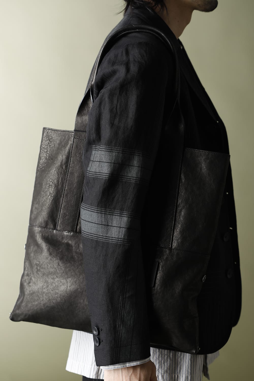 Leather tote 'thin & light' 2