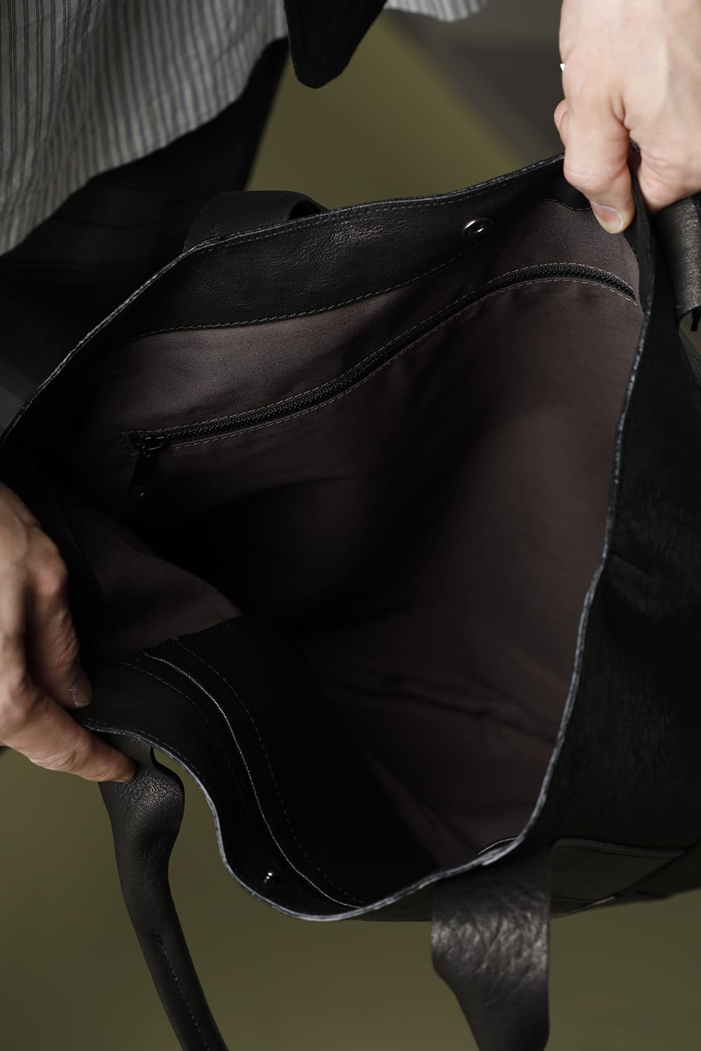 Leather tote 'thin & light' 2