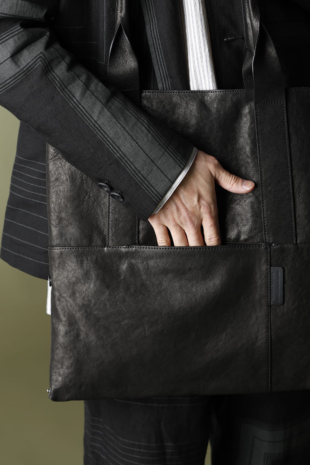 Leather tote 'thin & light' 2