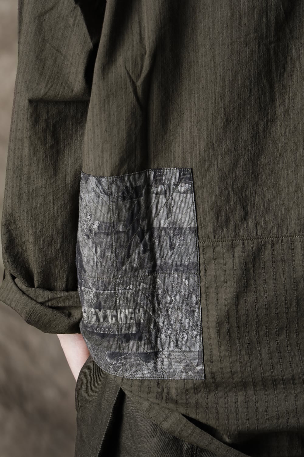 ルーズフィット ヘンリー プラケット トップ