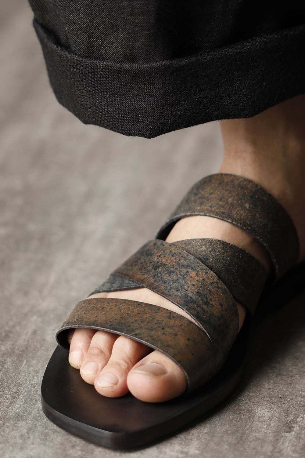 Tessera Louria Sandals Horse Culatta Leather Black × Brown