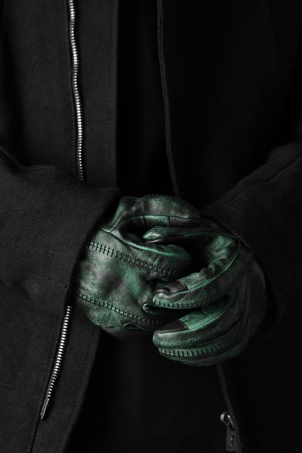 Dusty leaf Horse leather Over lock gloves Green