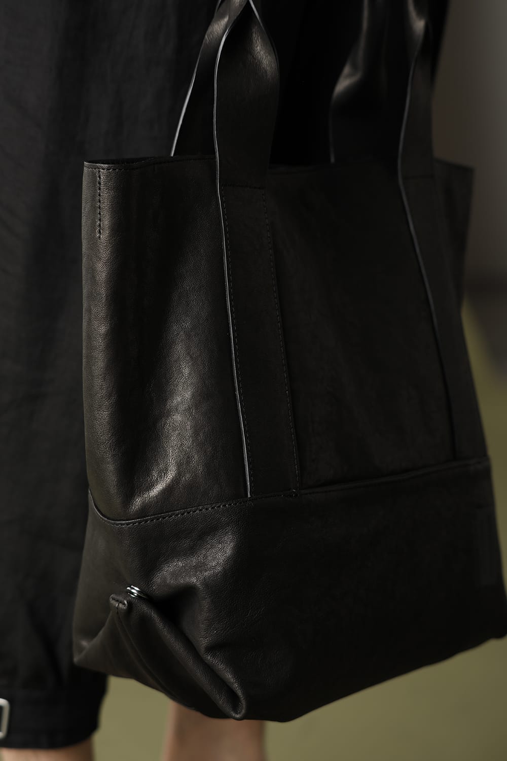 Leather tote 'thin & light' 2