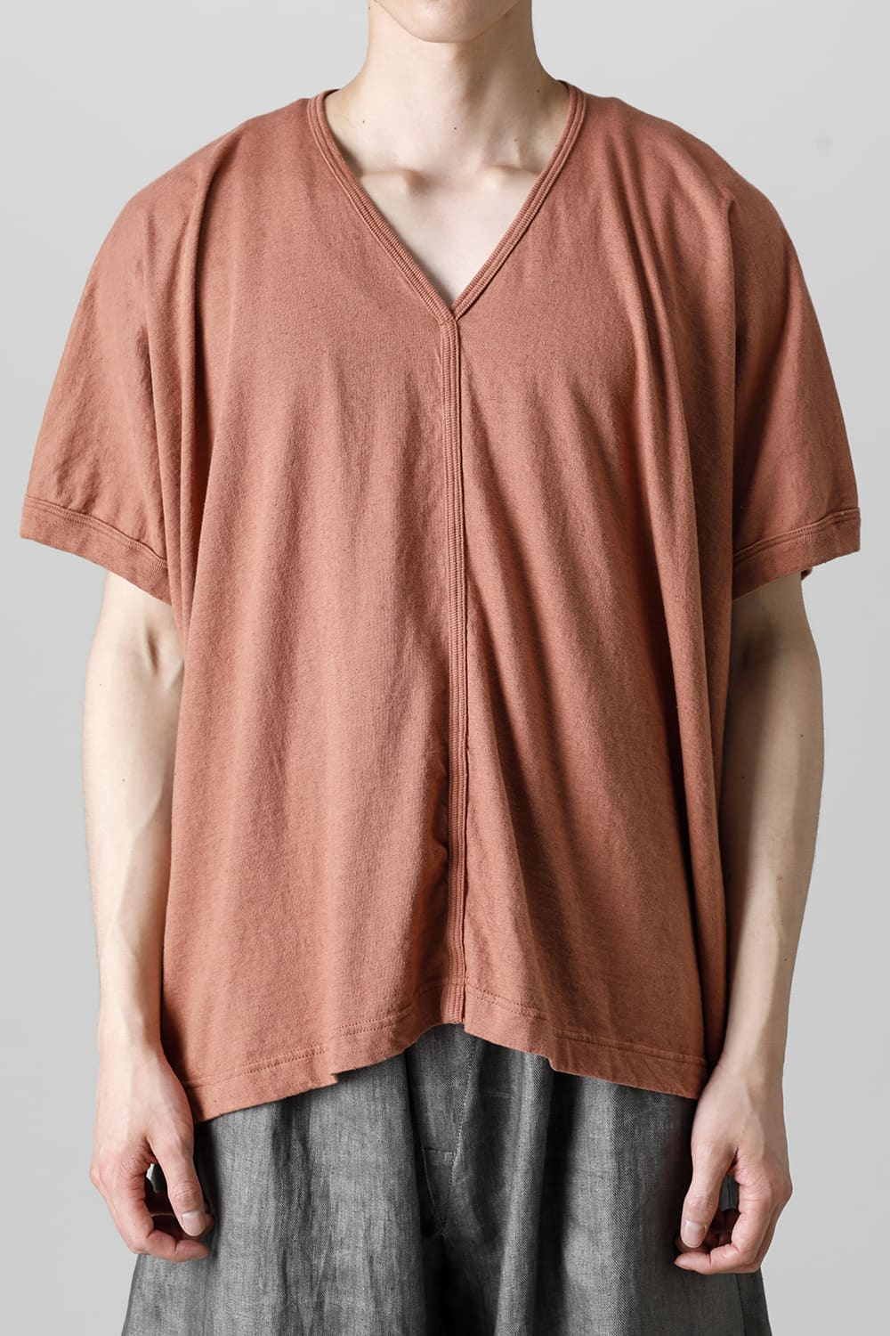 V NECK TEE RED BRICK