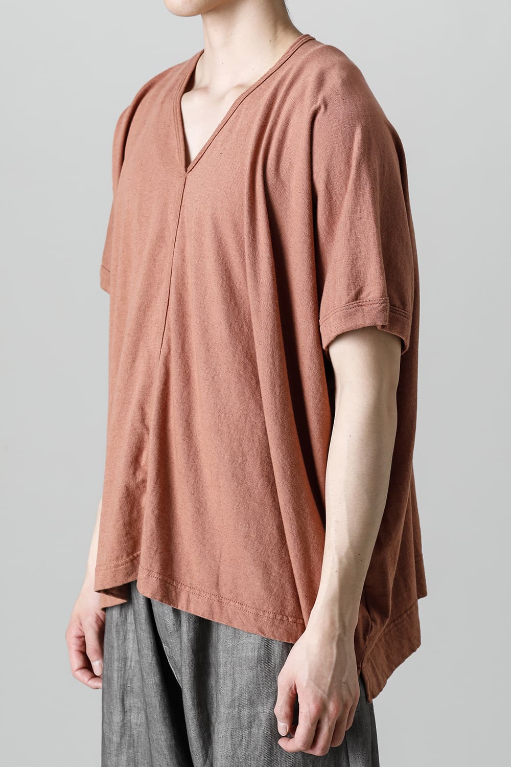 V NECK TEE RED BRICK