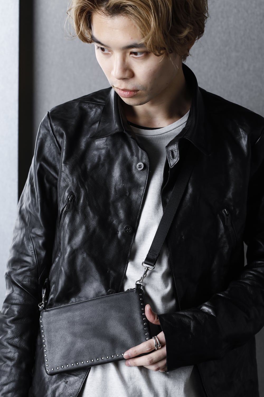 レザー ミニサコッシュ コーナースタッズ KS