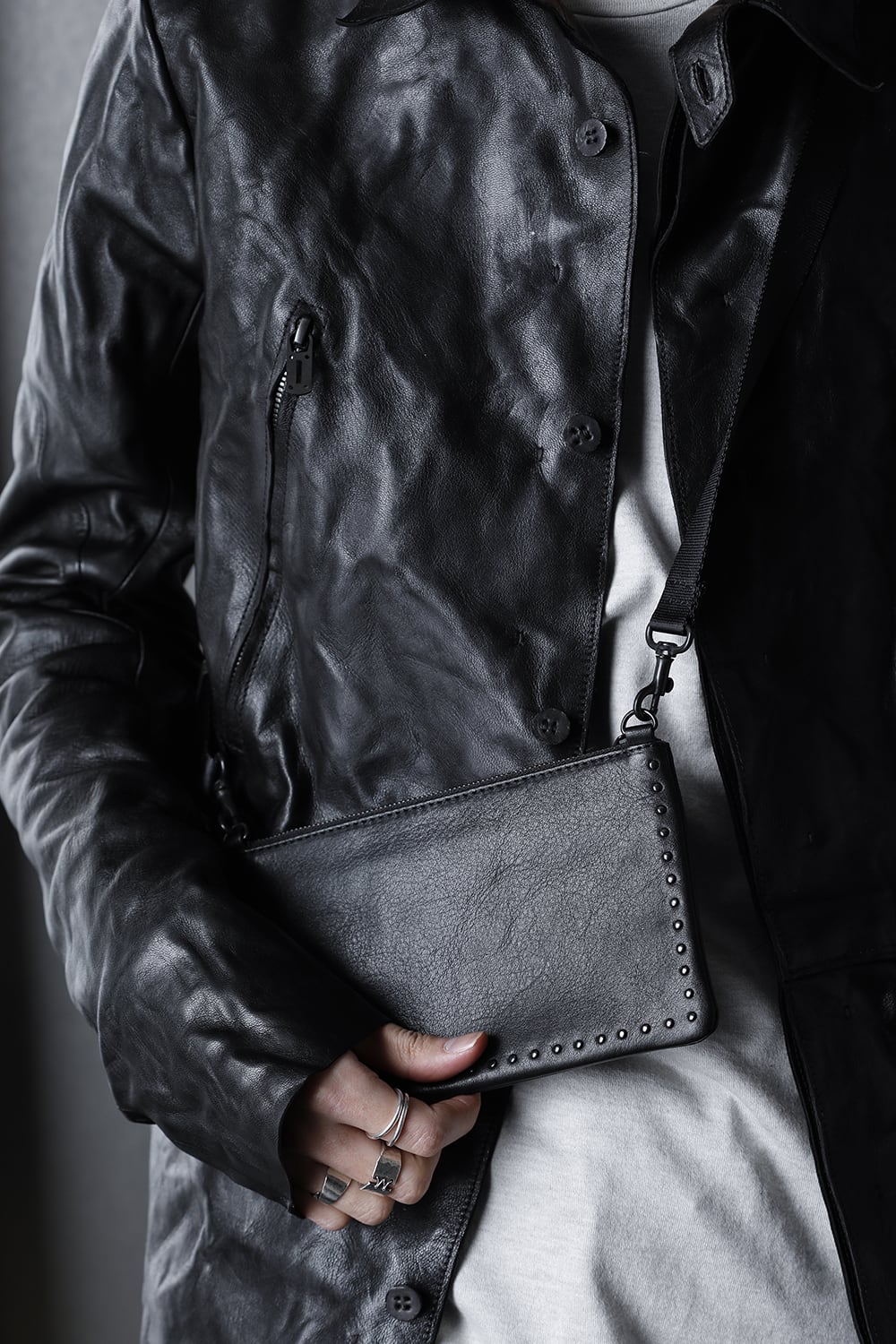 レザー ミニサコッシュ コーナースタッズ KS B.ブラック