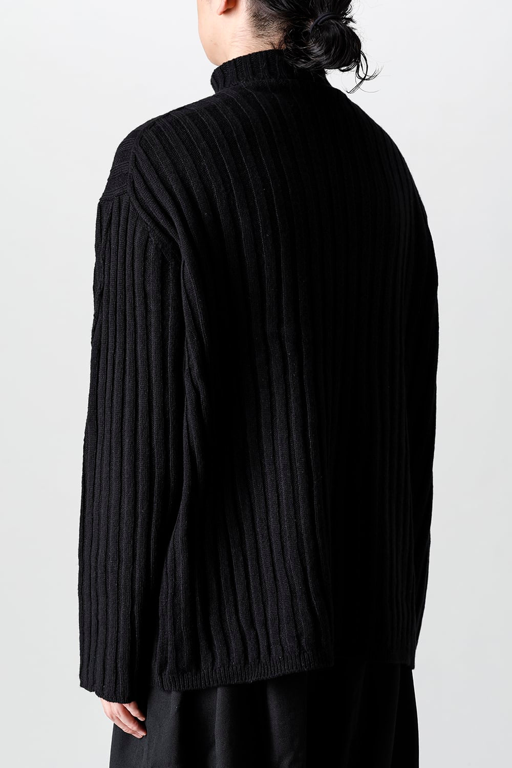 リブタートルニット