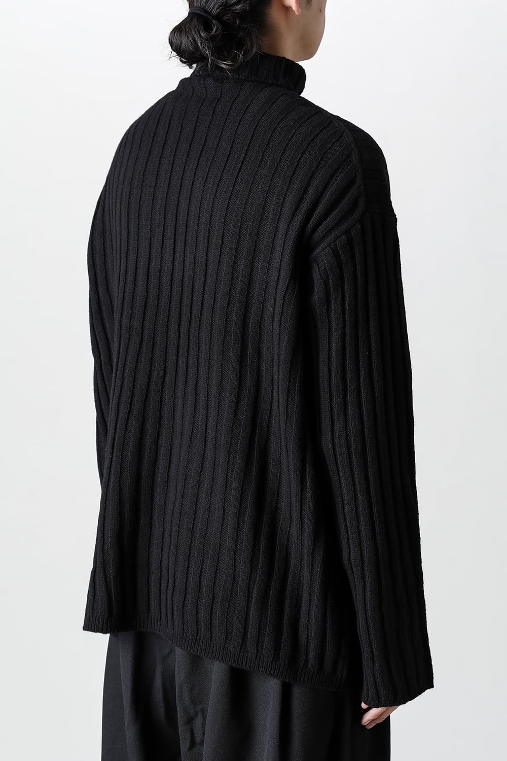 リブタートルニット