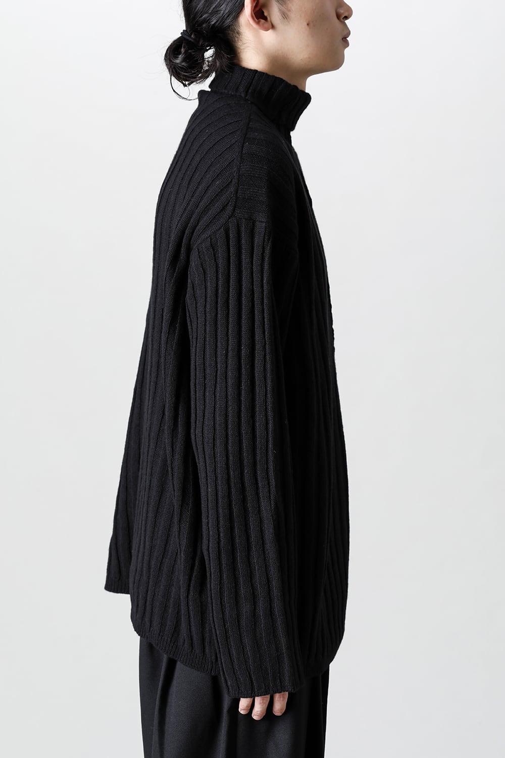 リブタートルニット