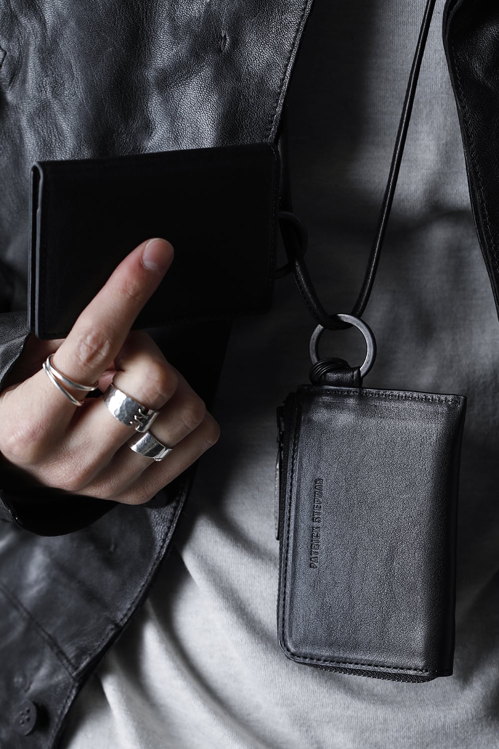 Leather wallet & card case 'empty-handed'