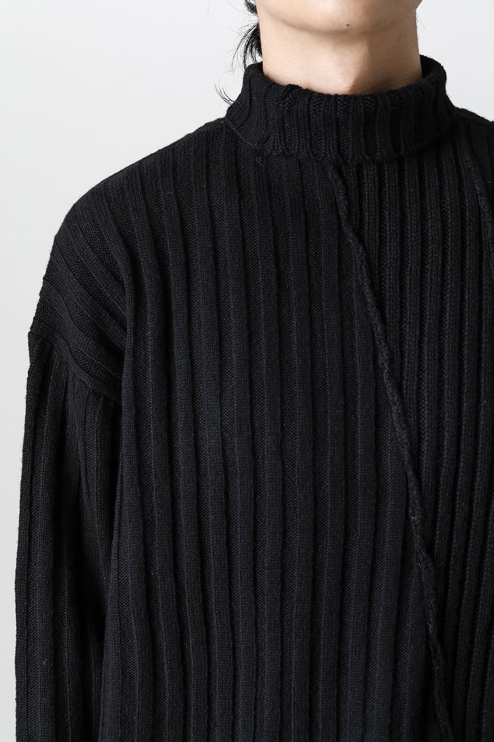 リブタートルニット