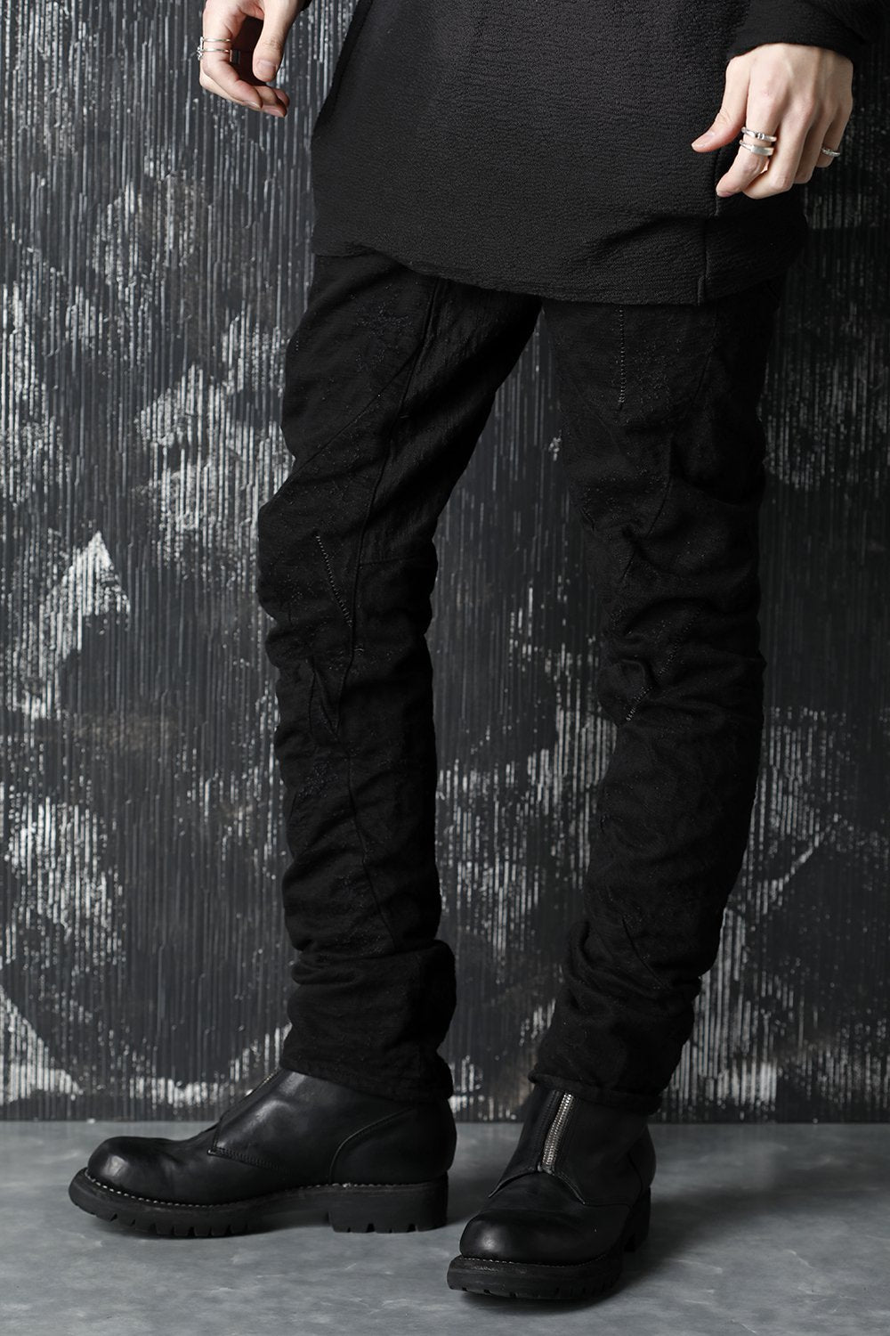 Slub Jacquard Denim 3D Curved Slim Pants Black