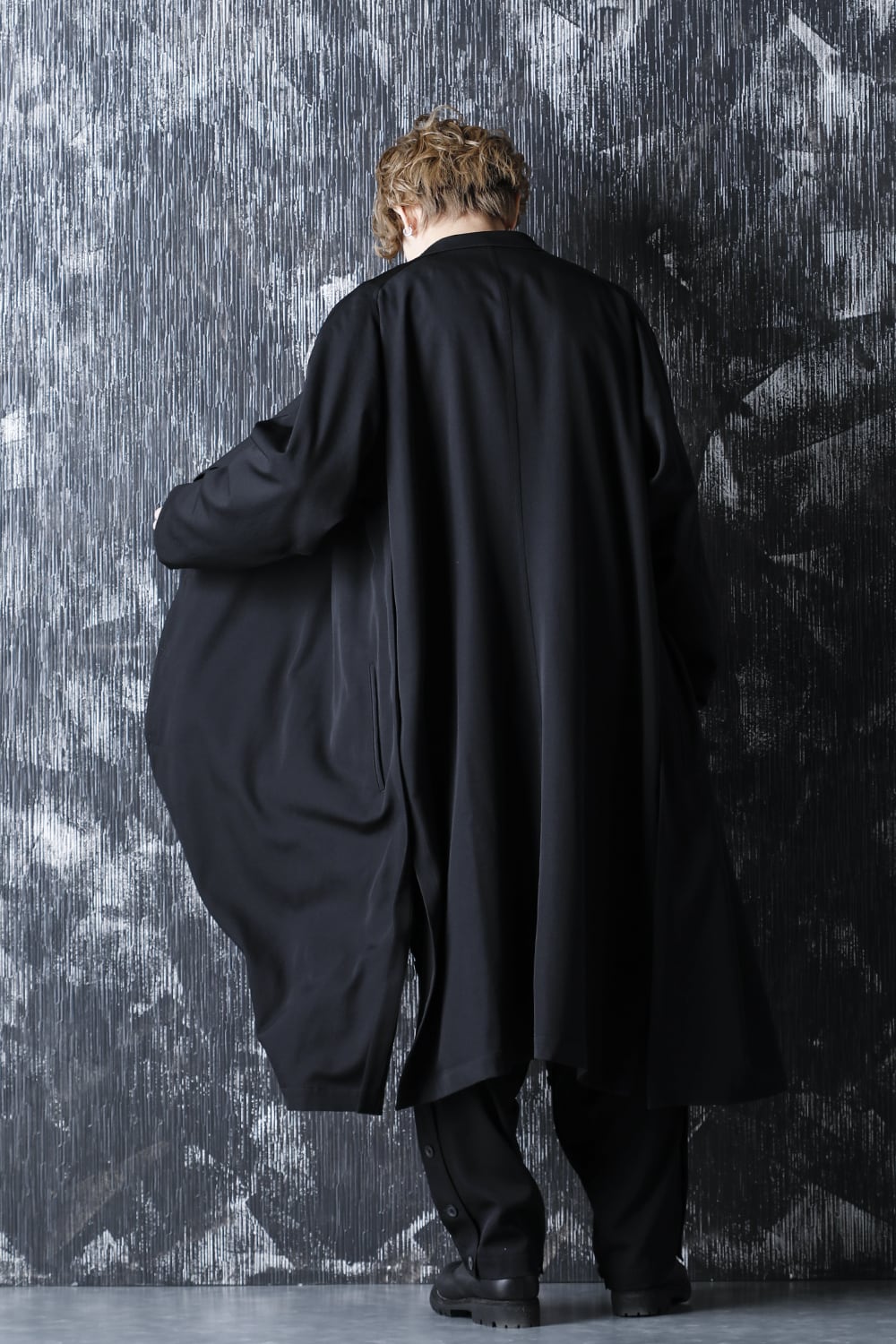 ダブルパーツ ボタン留め シワギャバジン ドレス