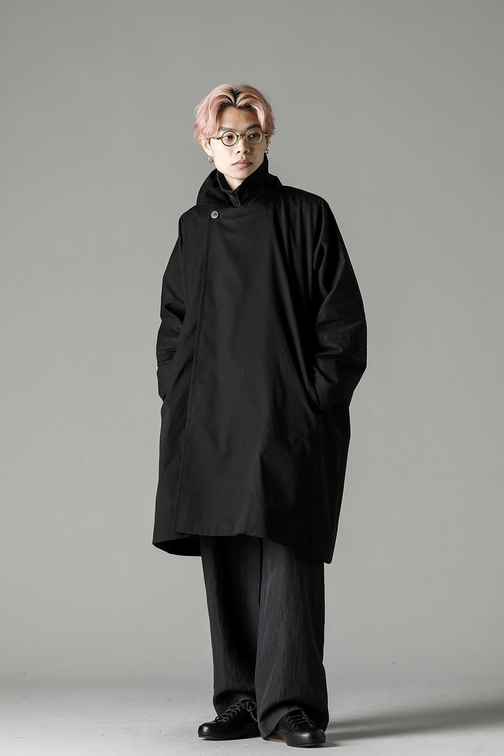 COAT#27 BLACK COATED TWILL