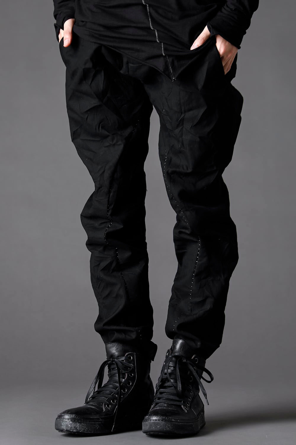 SCRUNCHED CURVED KNEE TROUSERS