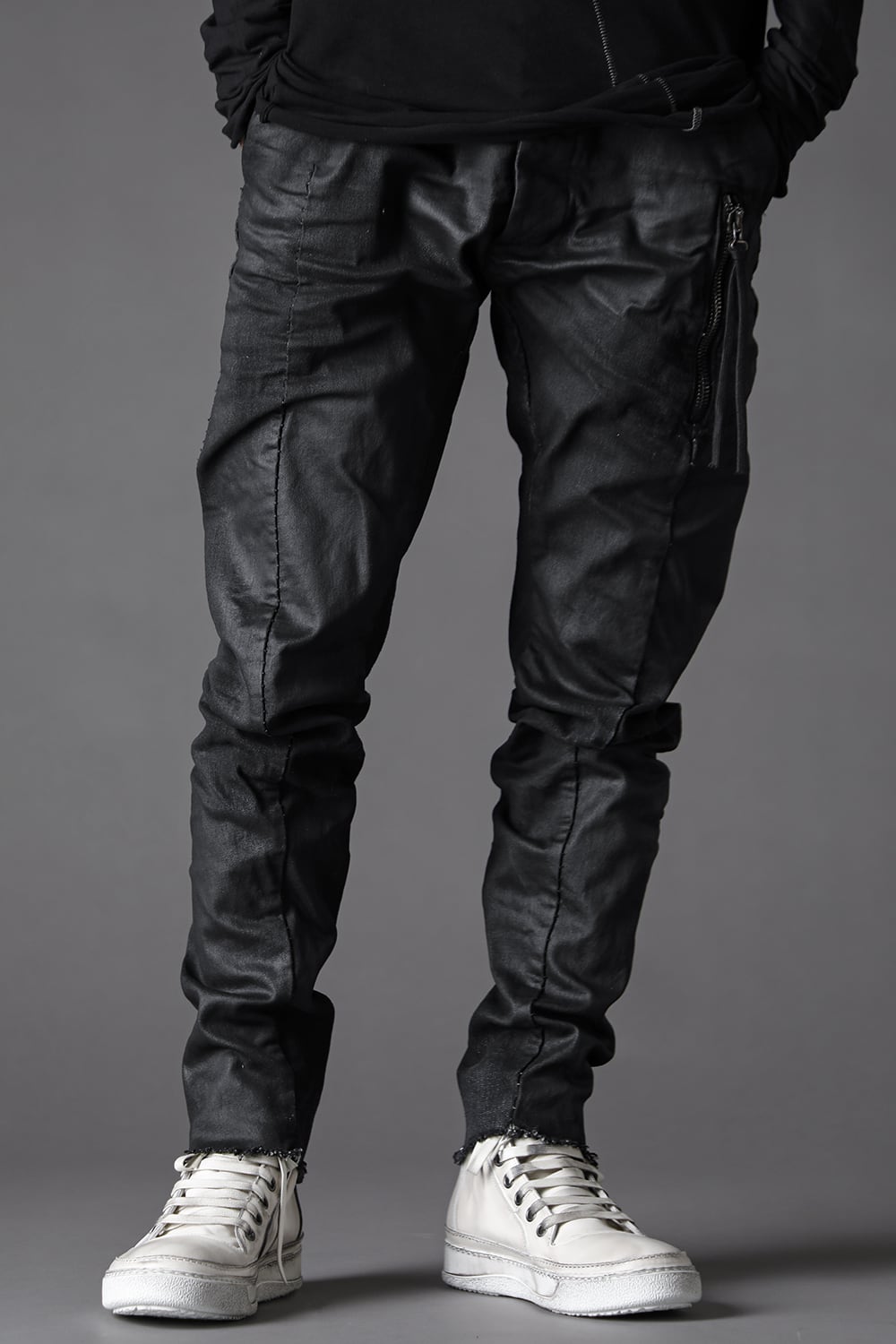 VERTICAL ZIP POCKET JEANS