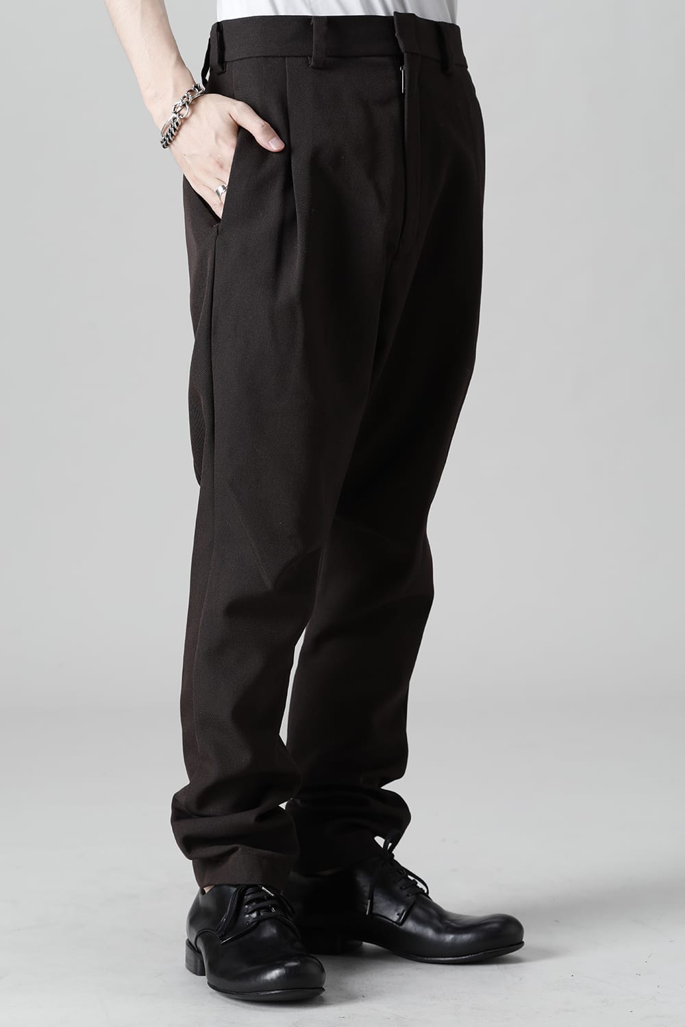 ドロップ クロッチパンツ スカルプチュア ウールギャバジン