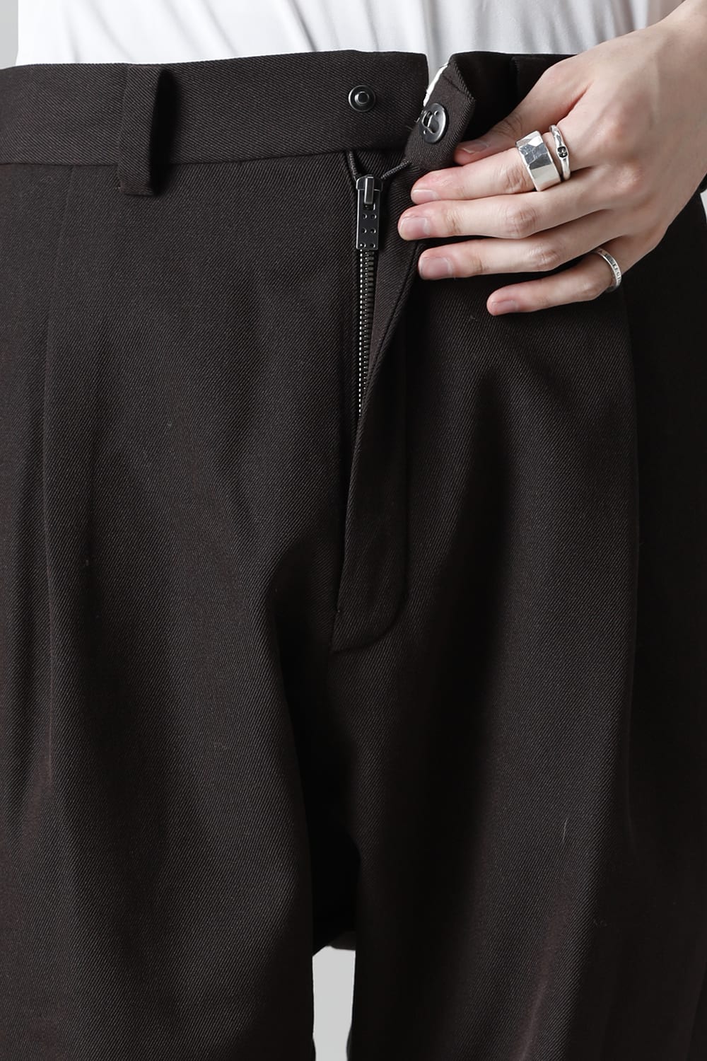 ドロップ クロッチパンツ スカルプチュア ウールギャバジン