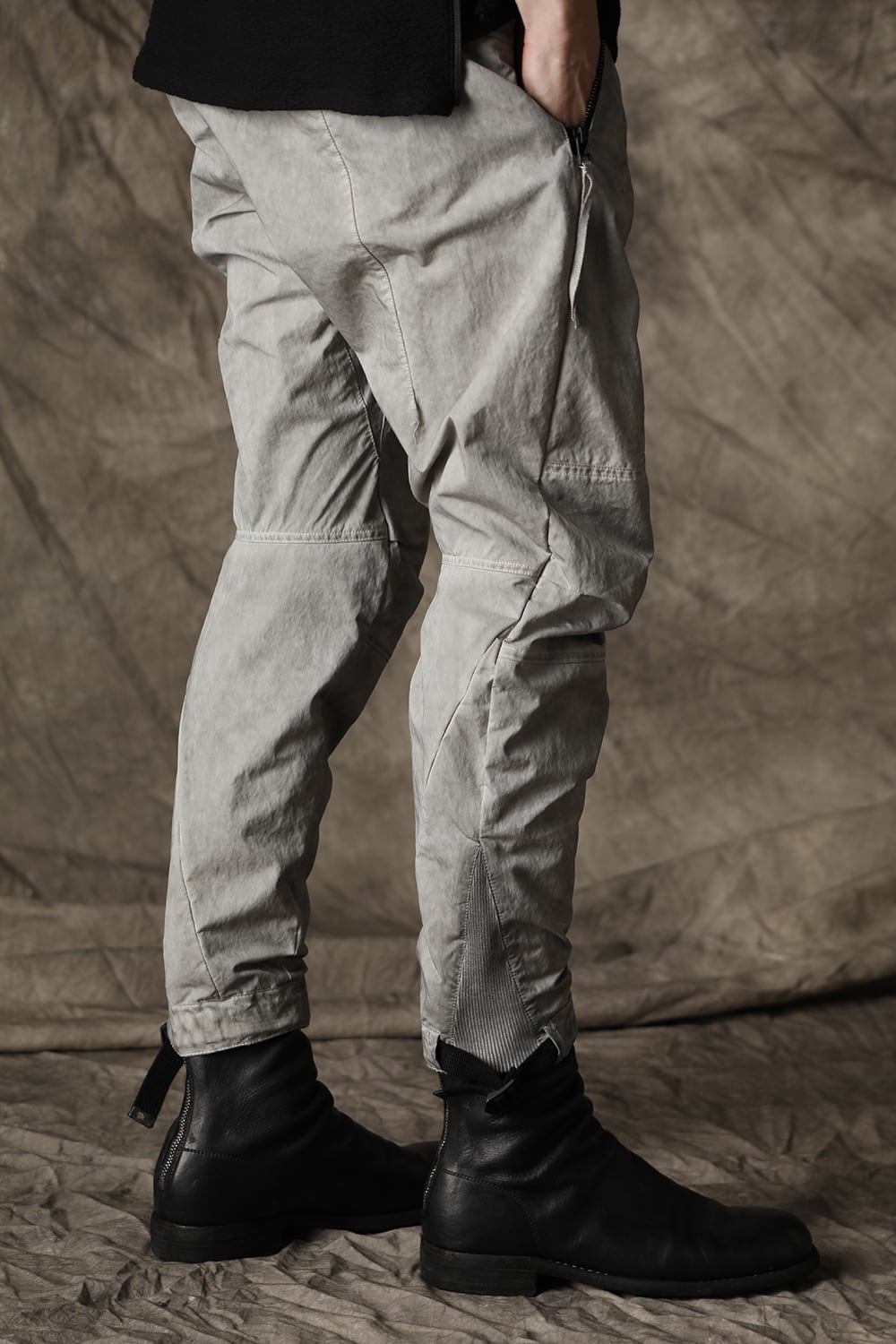 Salt-shrinkled NC Tapered Cropped Pants Gray