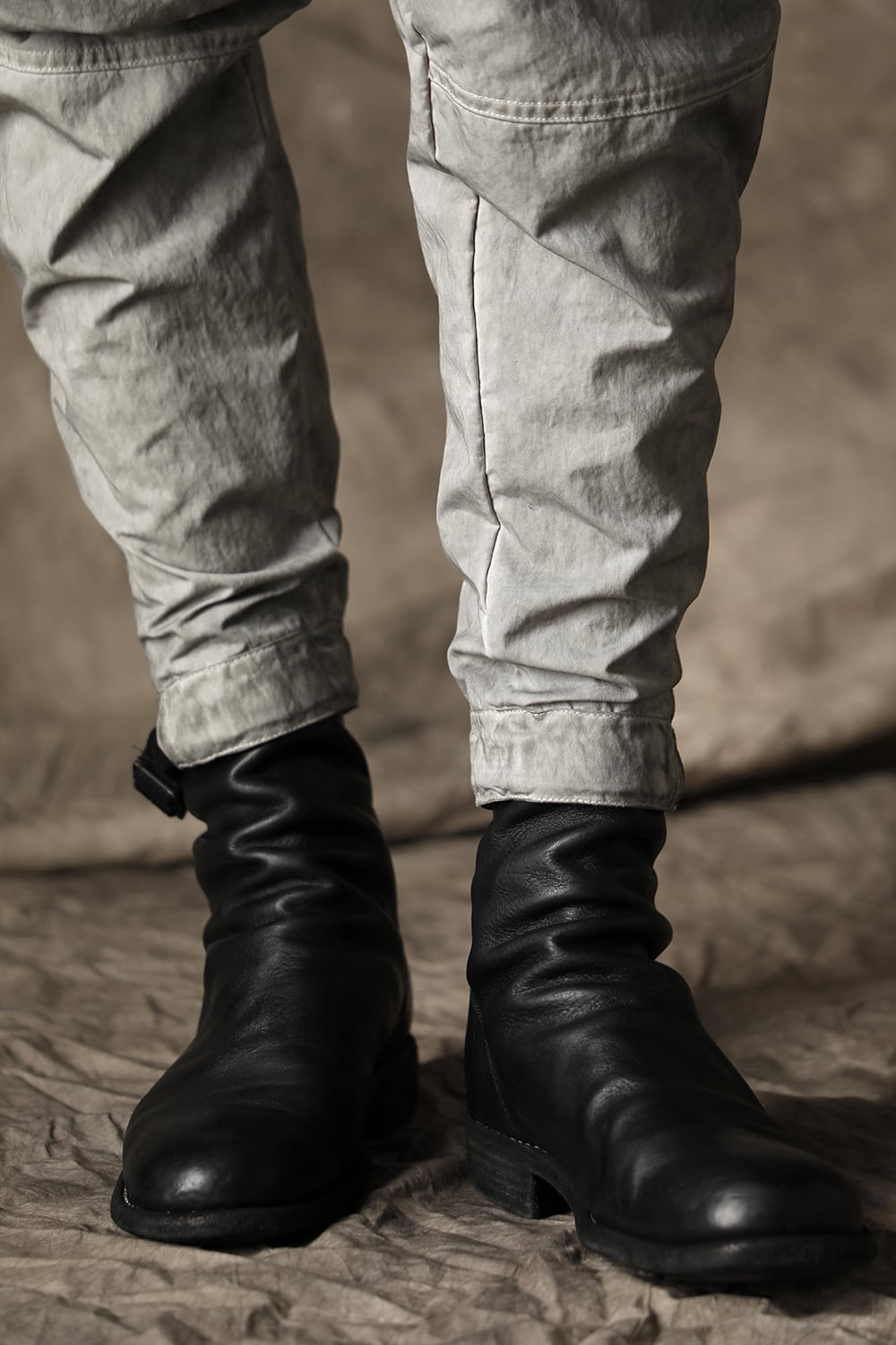 Salt-shrinkled NC Tapered Cropped Pants Gray