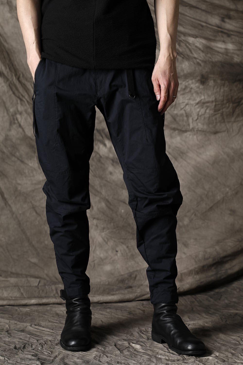 Salt-shrinkled NC Tapered Cropped Pants Black