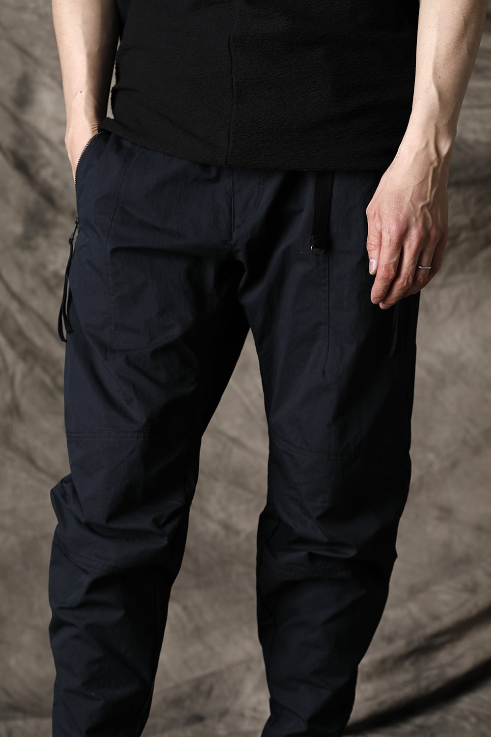 Salt-shrinkled NC Tapered Cropped Pants Black