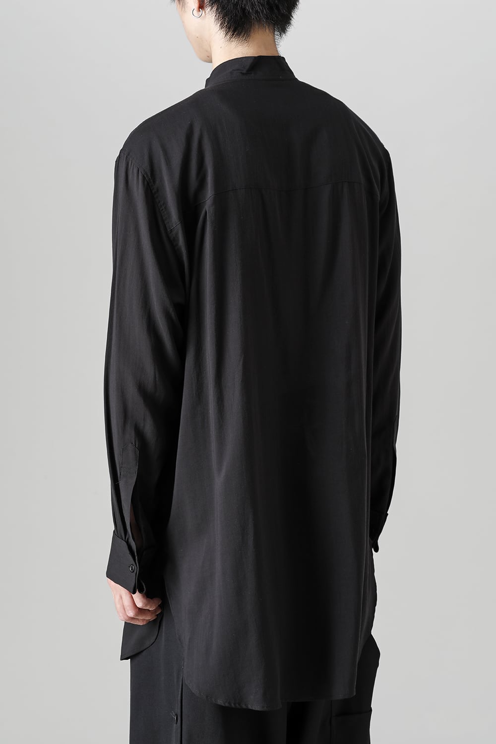 截ち切りフリルブラウス