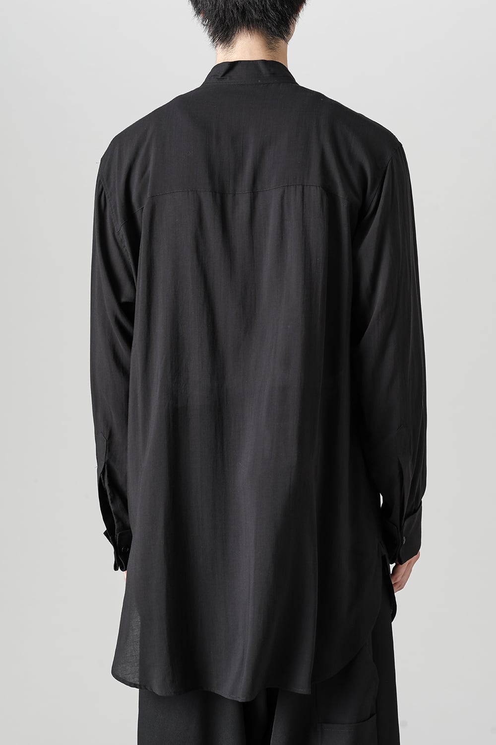 截ち切りフリルブラウス