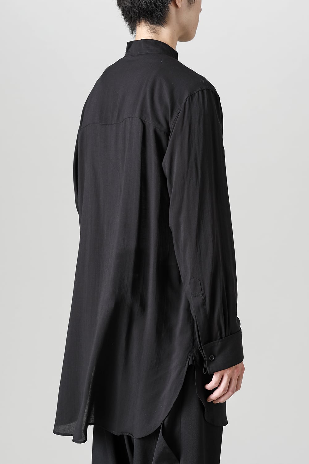 截ち切りフリルブラウス