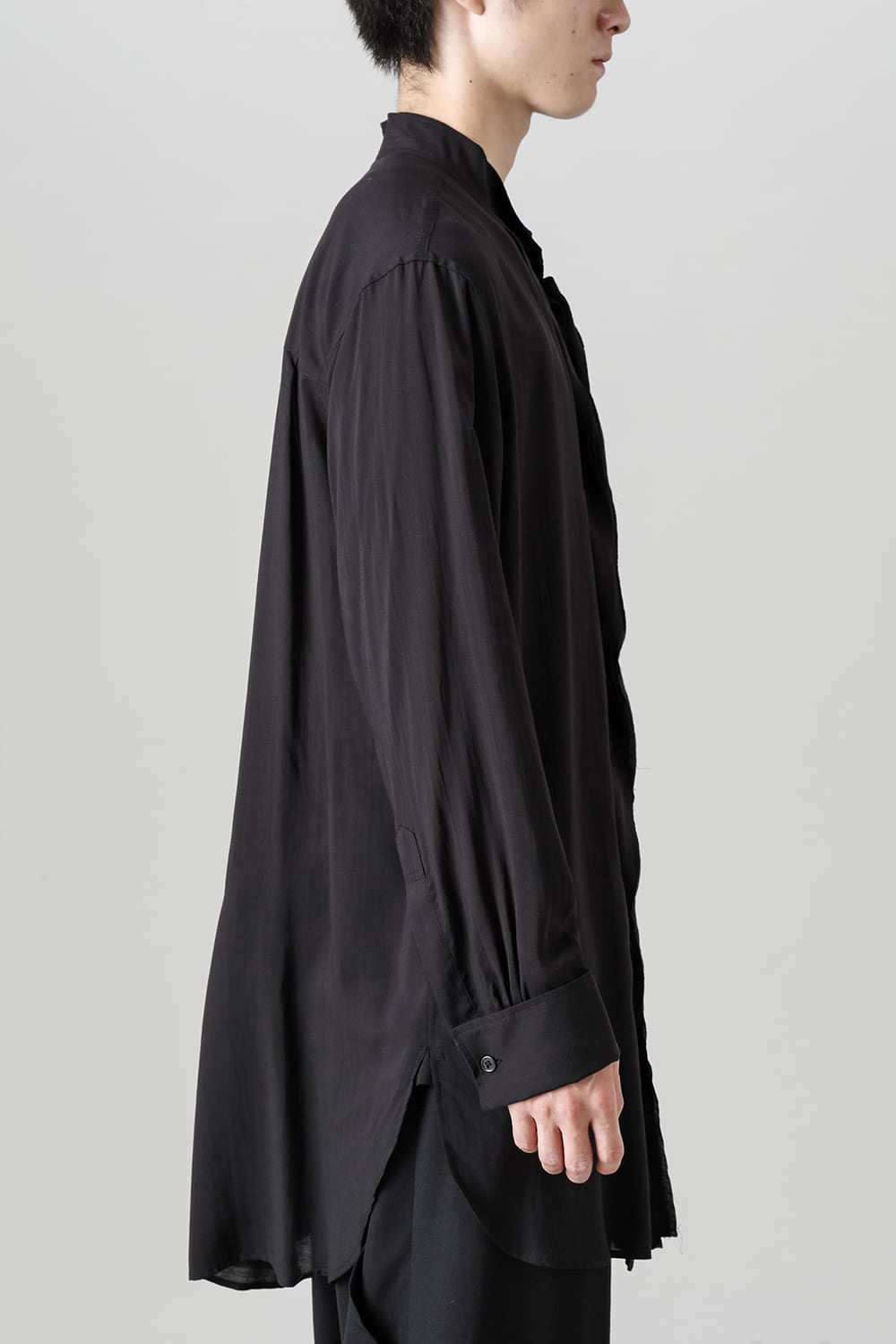 截ち切りフリルブラウス