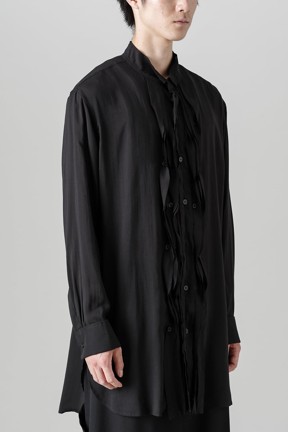 截ち切りフリルブラウス