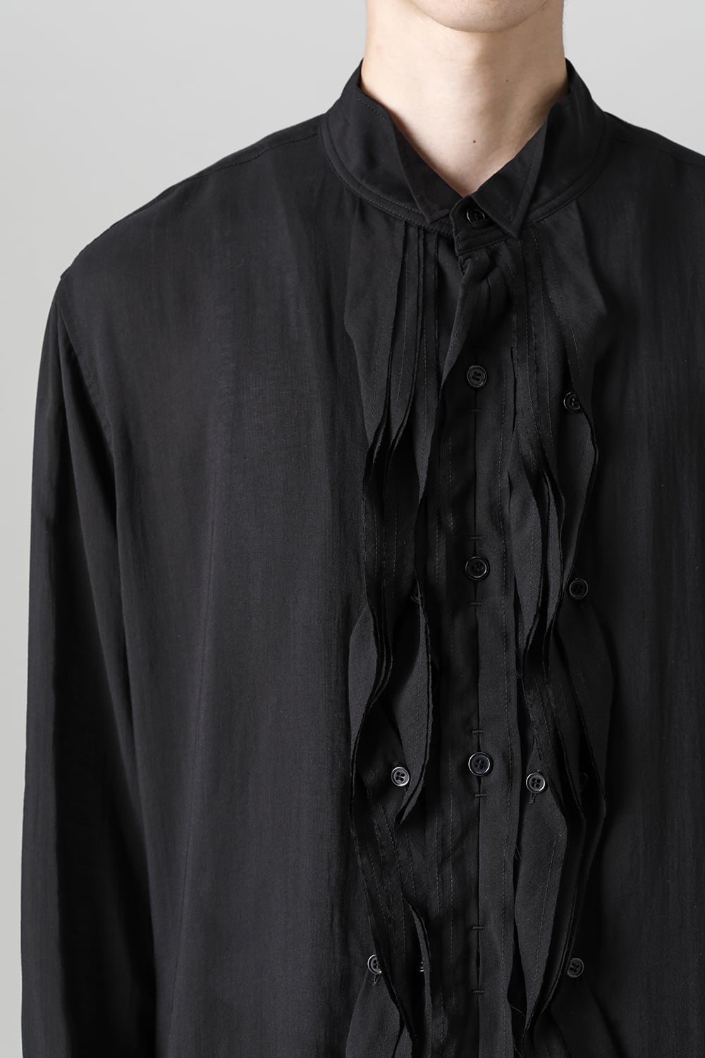 截ち切りフリルブラウス