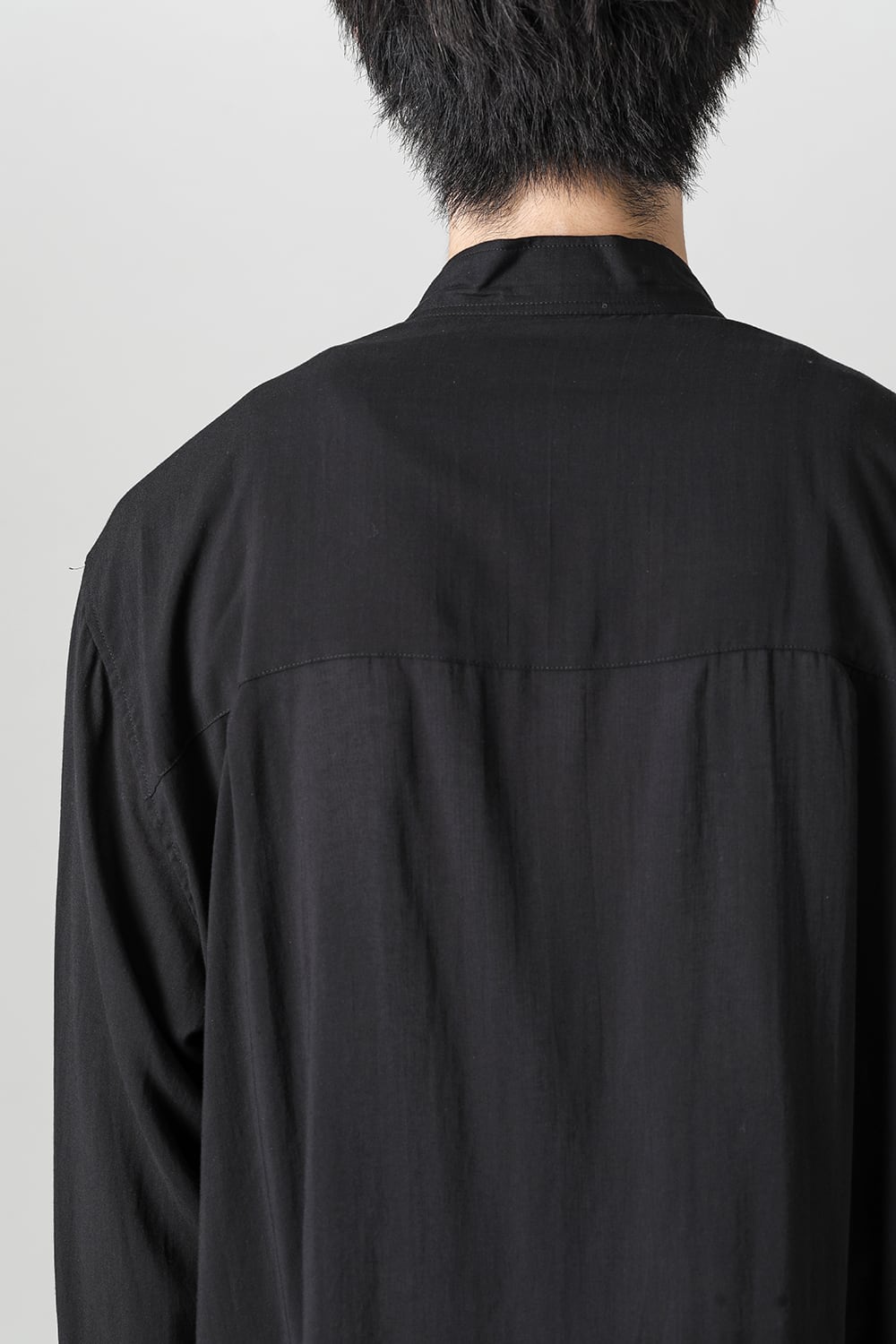 截ち切りフリルブラウス