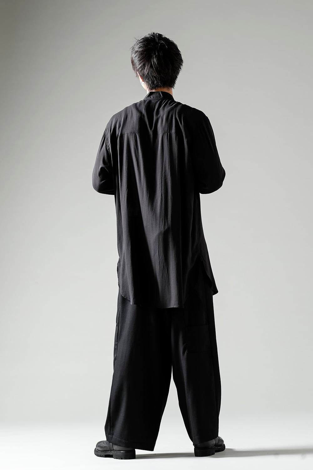 截ち切りフリルブラウス